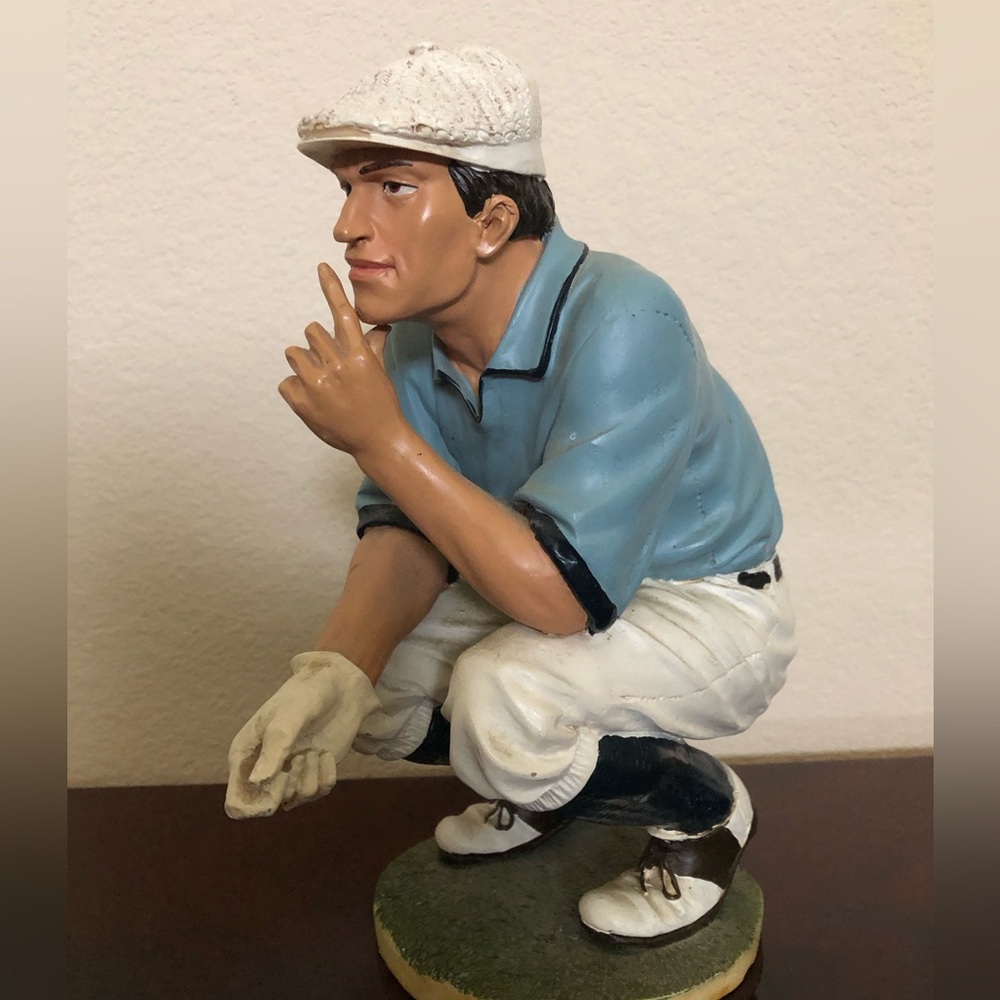 Vintage large Golfer Figurine golfer in a squatting position, analyzing a shot